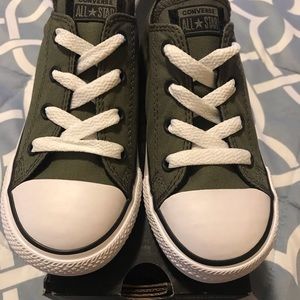 Converse toddler low top sneakers